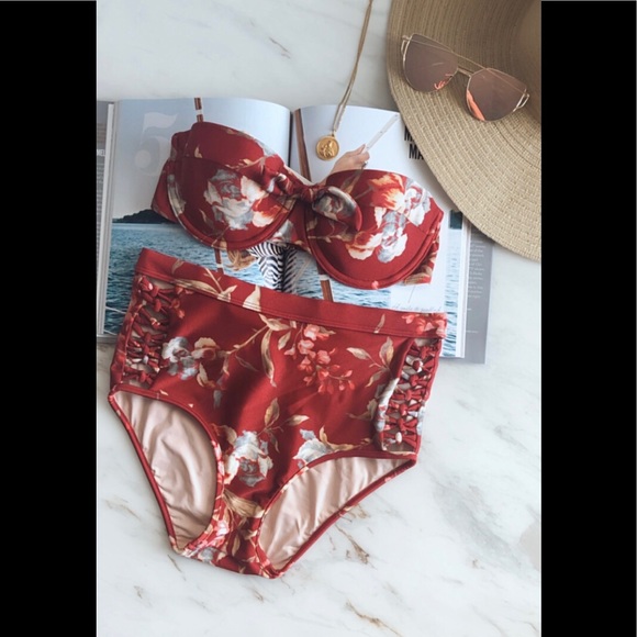 Pair of swimsuit - Picture 2 of 5